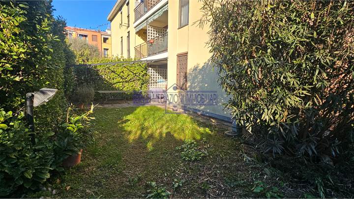 CERNUSCO SUL NAVIGLIO 3 LOCALI CON GIARDINO PRIVAT