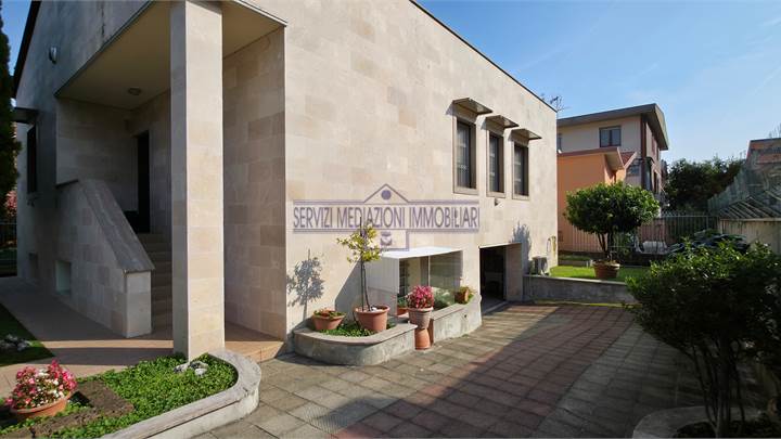 Villetta singola di 4 Locali Zona Naviglio 