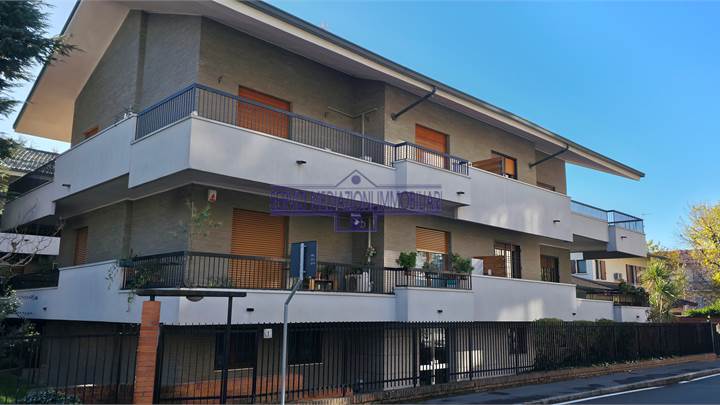 3 LOCALI CON TERRAZZO ULTIMO PIANO